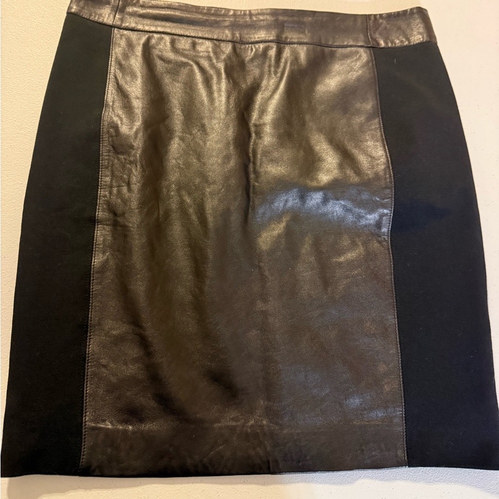 LOFT 100% leather mini length pencil skirt zipper back black size 6 Corporate